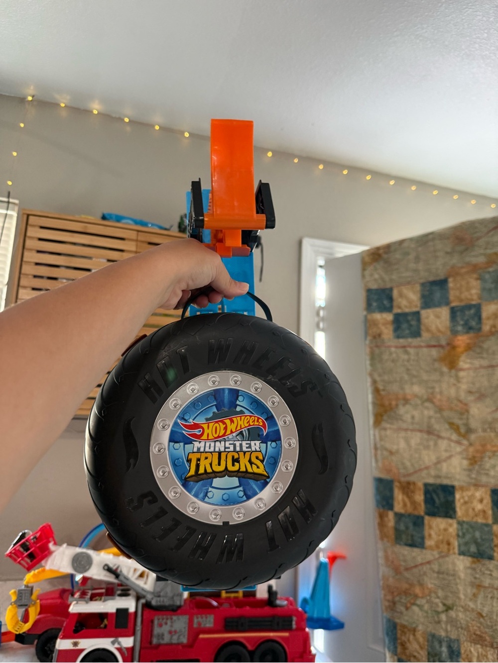 Hot Wheels Monster Trucks Stunt Tire Playset